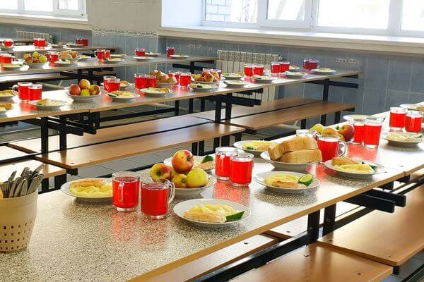 В Самаре выделили допол­ни­тельные средства на соки и фрукты для питания детей с 1 по 4 класс