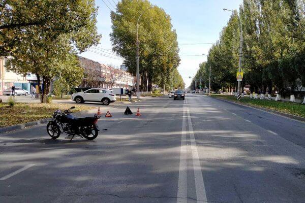 В Тольятти "Киа" столкнулась с мопедом без номера и без названия | CityTraffic
