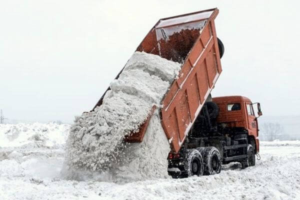 В Самаре ищут подрядчика для вывоза снега с терри­тории Кировского района