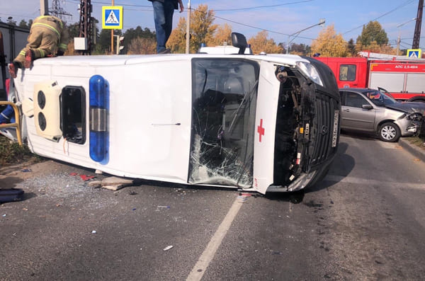 В Тольятти после ДТП с участием машины скорой помощи скончался пациент, которого медики везли в больницу | CityTraffic