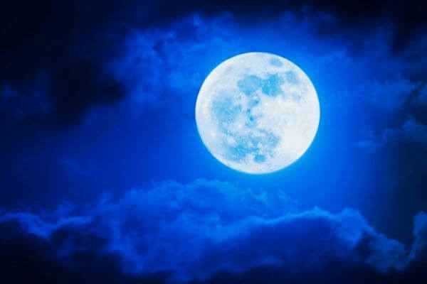 луна голубая