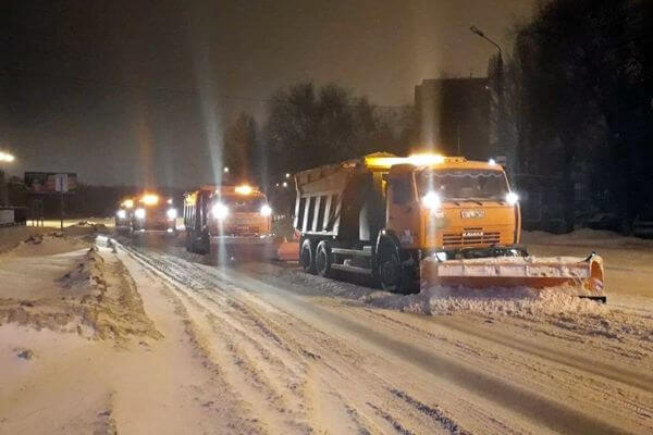 В ночь на воскресенье в Тольятти дороги расчищали 69 единиц снегоуборочной техники | CityTraffic