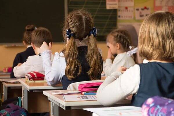 В Самаре 58% родителей высказались против запрета на использование мобильных телефонов во время занятий в школе
