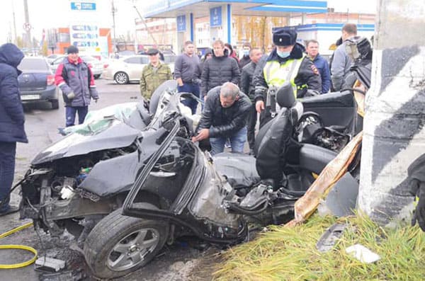 В Тольятти автомобиль «Киа Рио» взрезался в столб, водитель в тяжелом состоянии был доставлен в больницу | CityTraffic