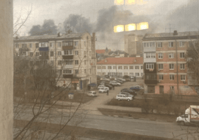 В Самаре во дворе жилого дома пожарные тушили горящий мусор | CityTraffic