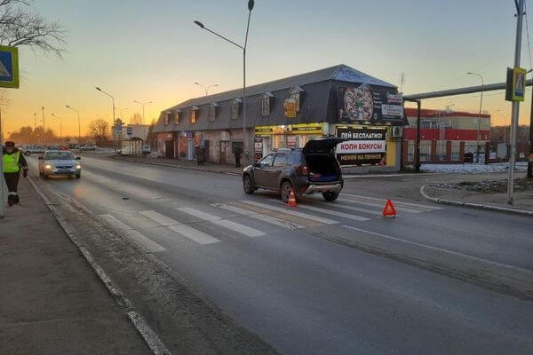 В Чапаевске на переходе "Рено Дастер" сбил женщину | CityTraffic