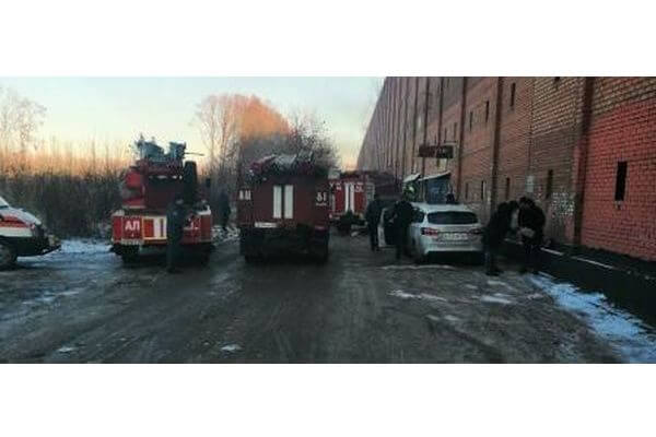 В Тольятти 13 человек эвакуировали из горящего гаража | CityTraffic