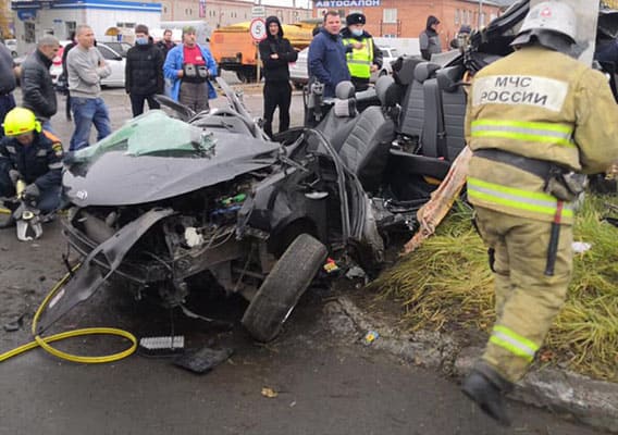 В Тольятти автомобиль «Киа Рио» взрезался в столб, водитель в тяжелом состоянии был доставлен в больницу | CityTraffic