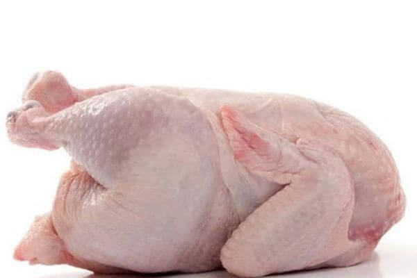 Россияне требуют запретить продажу тушек цыплят и кур тяжелее 1,2 кг