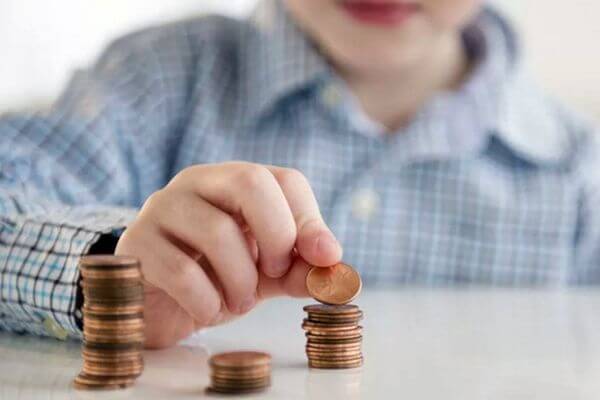 До 500 рублей на карманные расходы школь­никам 5 – 11 классов ежене­дельно выделяют 67% родителей