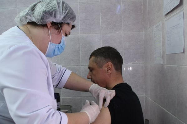 Медики Самарской области продолжают делать прививки против коронавируса | CityTraffic