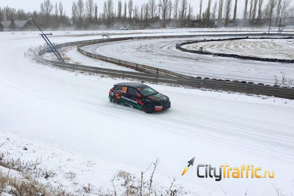 Гоночные машины на острых шипах скользят по льду в Тольятти: видео | CityTraffic
