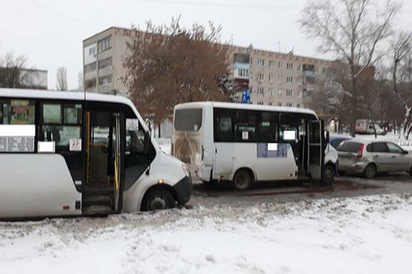 В Тольятти столкнулись 2 автобуса и 2 легковушки | CityTraffic