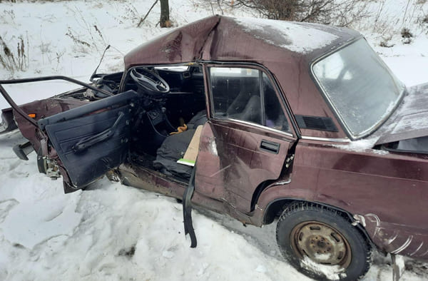 На М-5 в Самарской области «семерка» врезалась в КАМАЗ, водитель легковушки погиб | CityTraffic