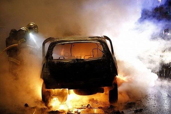 В Самаре ночью горели две иномарки на улице Силина