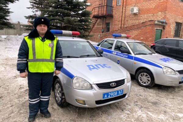 В Тольятти сотрудник ДПС спас замерзающую на дороге девушку | CityTraffic