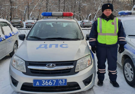 В Самаре полицейский помог школьнице в трудной ситуации | CityTraffic