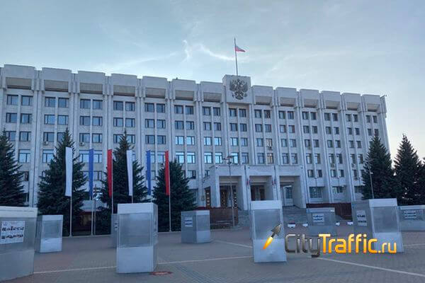 В прави­тельстве Самарской области намерены рассмотреть вопрос о преми­ро­вании чиновников