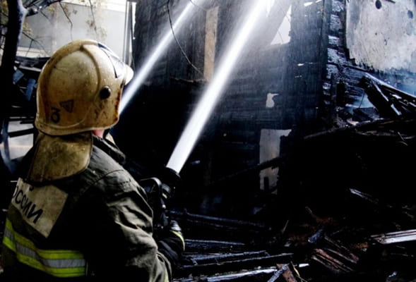 При пожаре в частном доме в селе Самарской области  погиб 71-летний мужчина