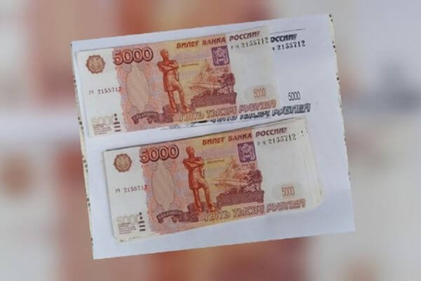 В Самаре поймали посредника, обещавшего купить 4 водительских удосто­ве­рения машиниста-тракто­риста за 236 тысяч рублей