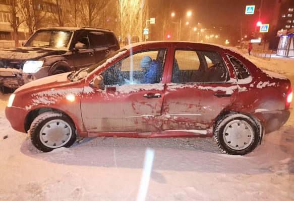 В Тольятти водителю «Калины» потре­бо­валась медицинская помощь после неудачного разворота