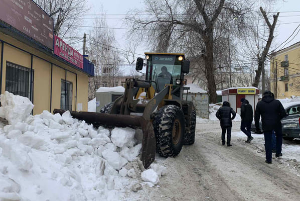 В ночь с субботы на воскре­сенье улицы Самары от снега расчищали 343 единицы техники