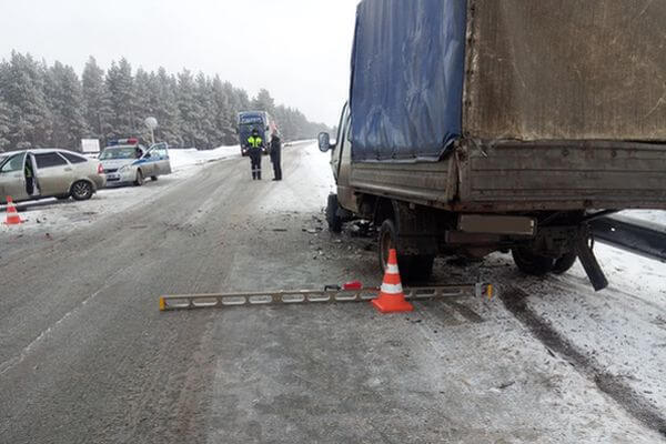В Самарской области водитель из Татарстана врезался в грузовую ГАЗель из Удмуртии | CityTraffic