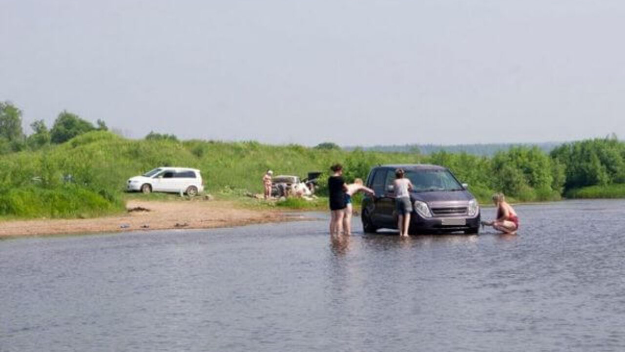 За мытье машины рядом с водоемом предусмотрен штраф от 3 тысяч рублей |  CityTraffic