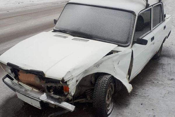 В Тольятти водитель "семерки" не уступил дорогу "приоре" и попал в больницу | CityTraffic