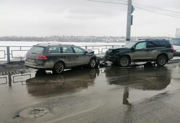 В Сызрани «Фольксваген» на встречной полосе врезался в «Тойоту», пострадал один человек | CityTraffic