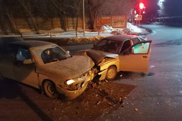 В Сызрани столкнулись две "десятки", пострадали две женщины-пассажира | CityTraffic
