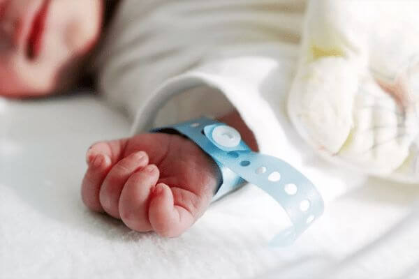 В 2021 году в роддомах Тольятти матери оставили 15 новорожденных