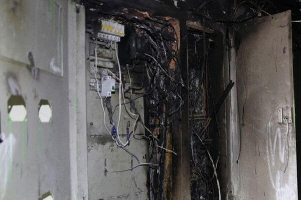 В жилом доме Тольятти дважды за день горели провода в подъезде | CityTraffic