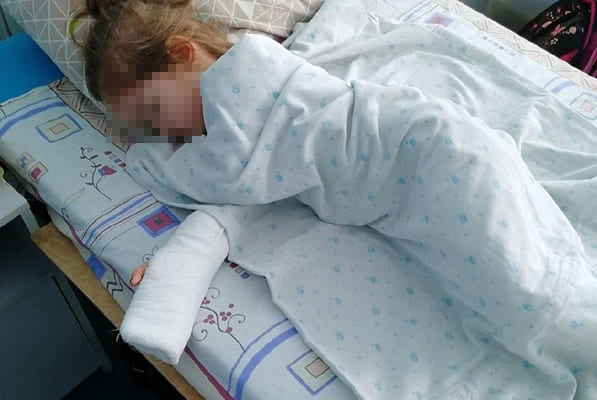 В Тольятти 3-летняя девочка лишилась части фаланги пальца после посещения детского сада | CityTraffic