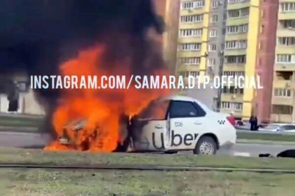 В Самаре на улице Ново-Вокзальной загорелся автомобиль такси | CityTraffic