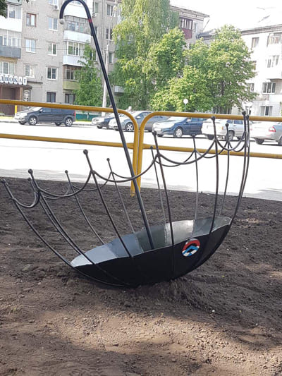В Тольятти вандалы оторвали ногу «Красному человеку» | CityTraffic