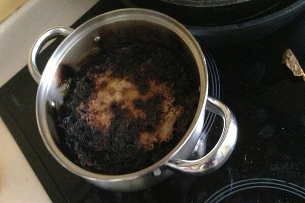 Пенсионер из Самарской области пострадал из-за сгоревшей еды