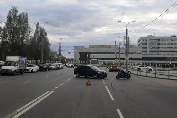 В Самаре пострадала пассажирка мотоцикла, которому не уступил дорогу "Рено" | CityTraffic