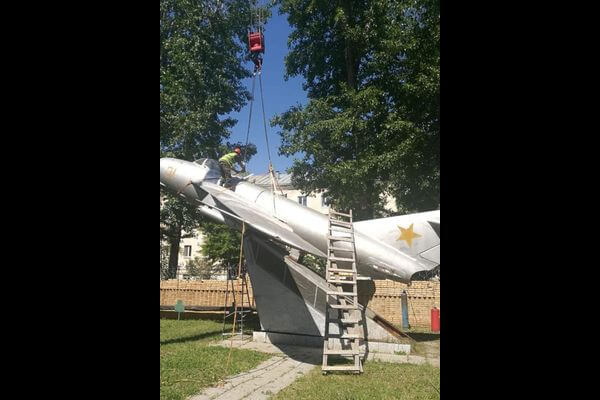 В Самаре демон­тируют памятник МиГ-17