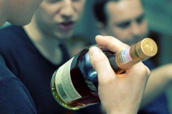 В Самаре 16-летний подросток украл в магазине 2 бутылки коньяка