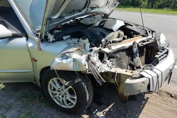 Две девочки пострадали в столкновении легковушки и грузовика в Самарской области | CityTraffic