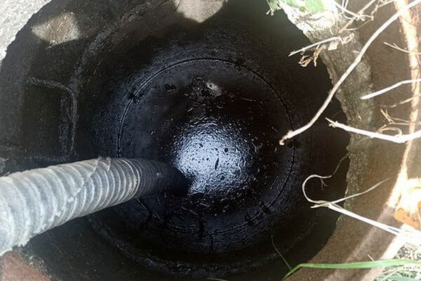 В Куйбышевском районе Самары кто-то слил мазут в канализацию | CityTraffic
