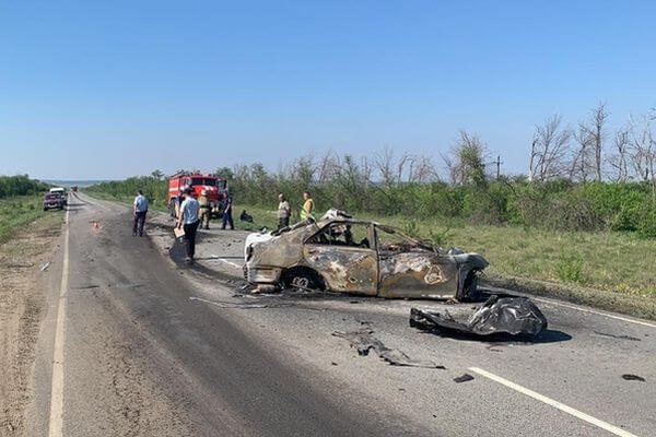 Три человека погибли в столкновении легковушки с грузовиком в Самарской области | CityTraffic