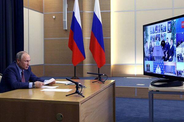 Владимир Путин встре­тился с победи­телями предва­ри­тельного голосо­вания «Единой России»