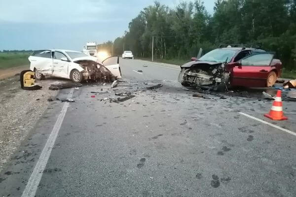 Один человек погиб и трое попали в больницу в результате ДТП на трассе в Самарской области | CityTraffic