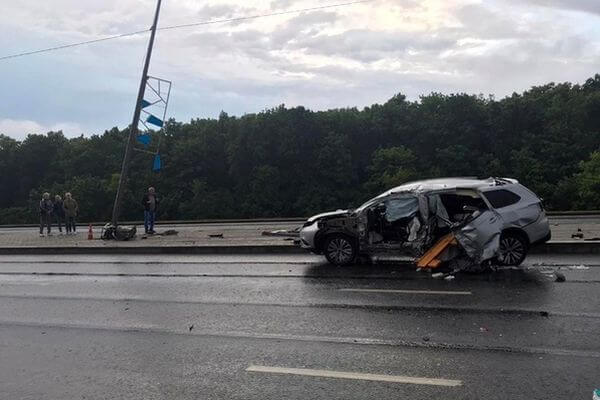 В Самаре внедорожник врезался в световую опору | CityTraffic