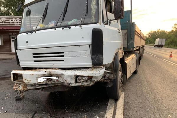 В столкновении КАМАЗа и "Гранты" погиб водитель легковушки на трассе в Самарской области | CityTraffic