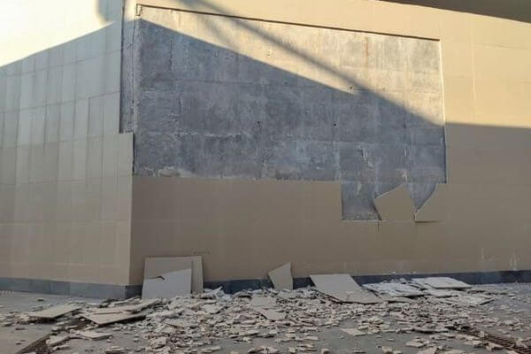В Самаре у перехода рядом со стадионом "Солидарность Арена" осыпалась плитка со стен | CityTraffic