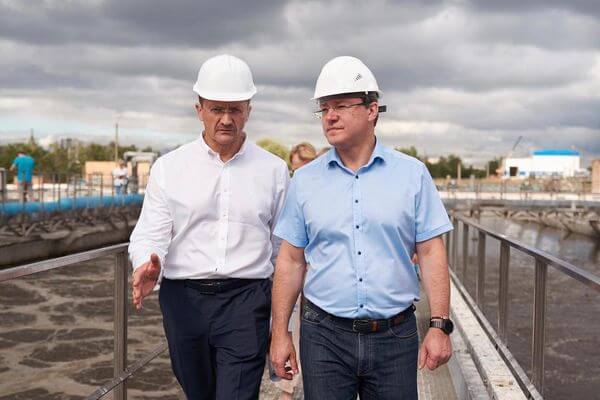 Дмитрий Азаров проверил ход строи­тельства станции УФ-обезза­ра­жи­вания сточных вод в Самаре