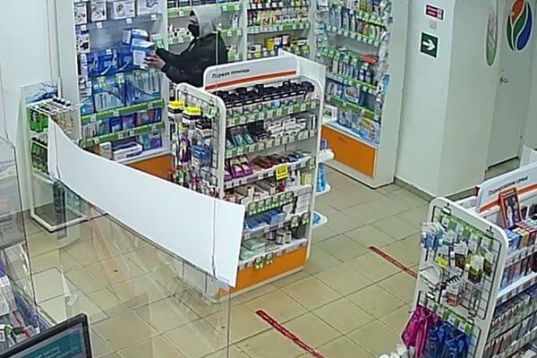 Житель Чапаевска украл в аптеке два тонометра | CityTraffic